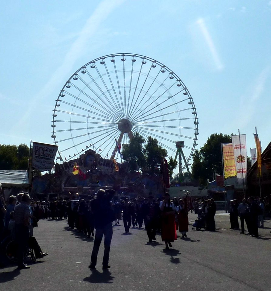 Cannstatter Volksfest 2011 Riesenrad im Gegenlicht