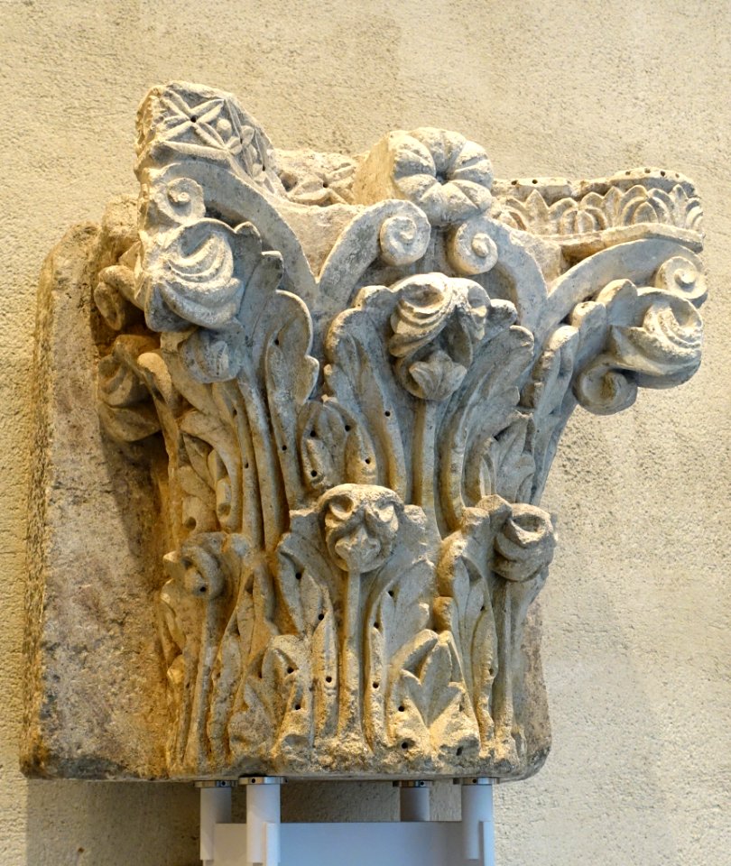 Capital, Moutiers-Saint-Jean, Burgundy, France, c. 1125-1130 AD, limestone - Fogg Art Museum, Harvard University - DSC00664