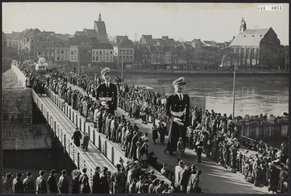 Carnavals, optochten, poppen, praalwagens, Bestanddeelnr 044-0051