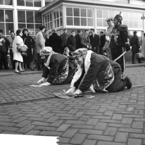 Carnavalintocht van Prins Wannes 1 met zijn Nar in Bergen op Zoom, Bestanddeelnr 916-0331