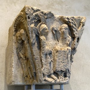 Capital, Moutiers-Saint-Jean, Burgundy, France, The Annunciation to Zachariah in the Temple, c. 1125-1130 AD, limestone - Fogg Art Museum, Harvard University - DSC00671