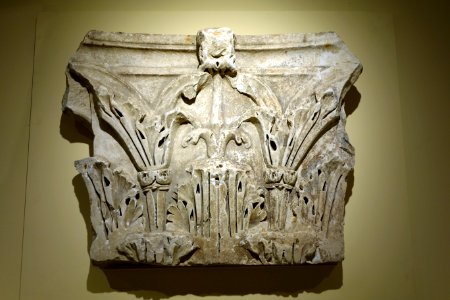 Capital from a pilaster, Roman, Imperial period, AD 130-190, marble - Fitchburg Art Museum - DSC08654