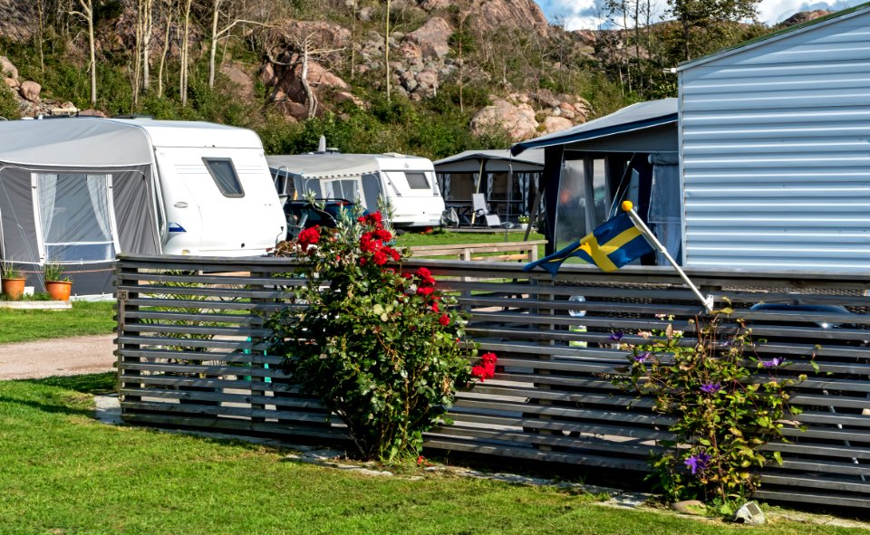 Caravans with tents in Sävens camping in Skalhamn 3