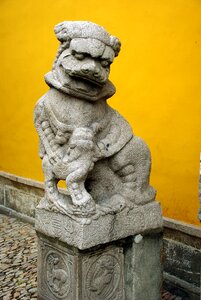 Sculpture lion pierre