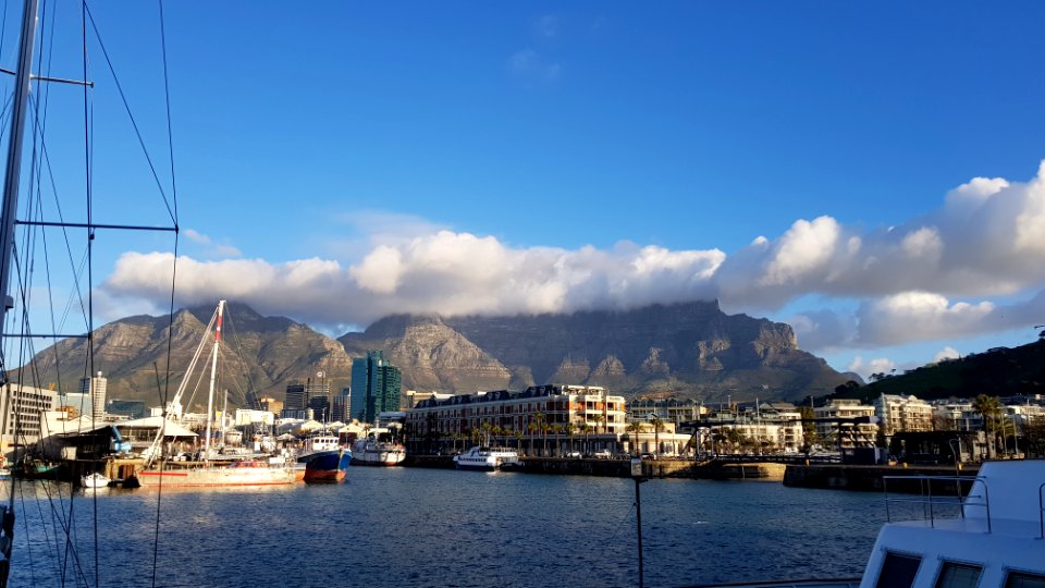Cape Town - Table Mountain seen from Waterfront (1)