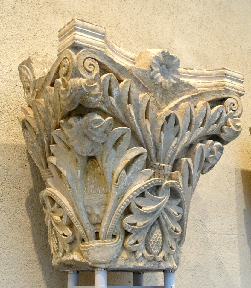 Capital, Moutiers-Saint-Jean, Burgundy, France, c. 1125-1130 AD, limestone - Fogg Art Museum, Harvard University - DSC00668