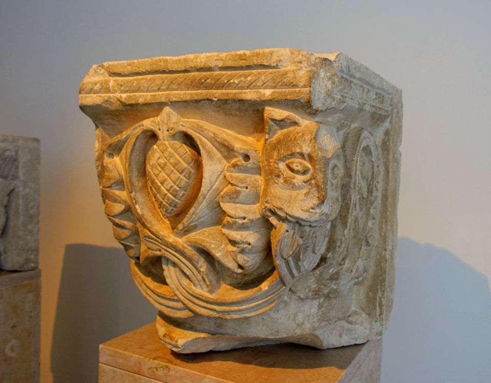 Capital, Igreja de S. Pedro, 12th century - Museu Nacional de Machado de Castro - Coimbra, Portugal - DSC09873