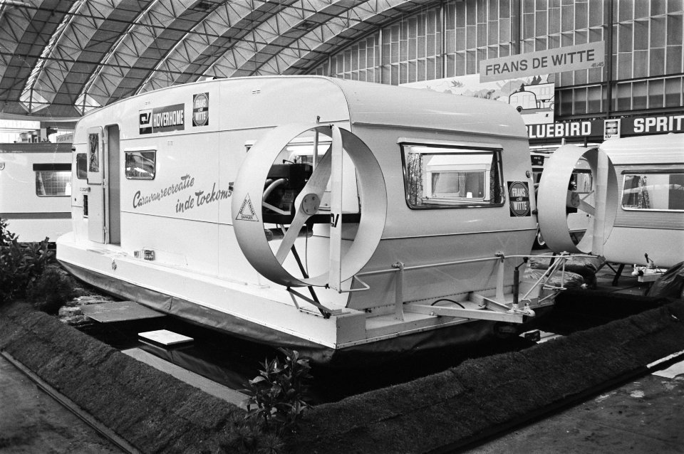 Caravantentoonstelling, RAI, Amsterdam Hoverhome luchtkussenkampeerbusje, Bestanddeelnr 924-1968