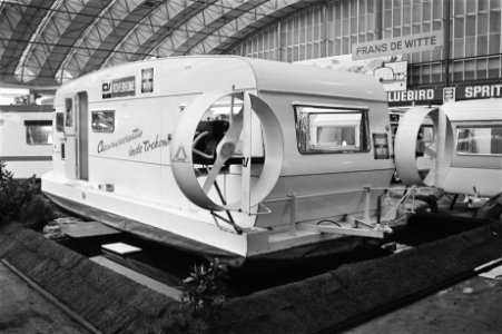 Caravantentoonstelling, RAI, Amsterdam Hoverhome luchtkussenkampeerbusje, Bestanddeelnr 924-1968