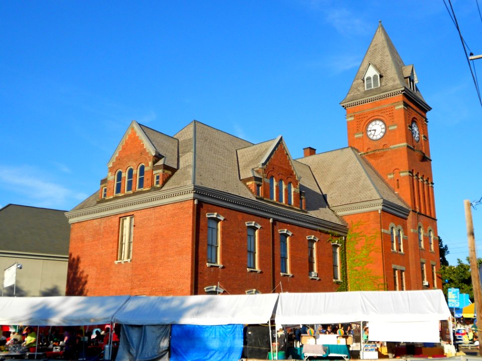 Carbondale B Hall & courthouse rear