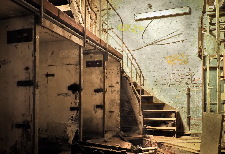 Pforphoto old decay