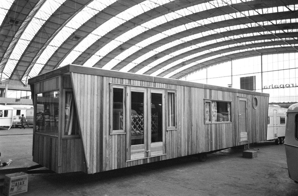 Caravan RAI 1968, een grote sta-caravan, Bestanddeelnr 921-0177