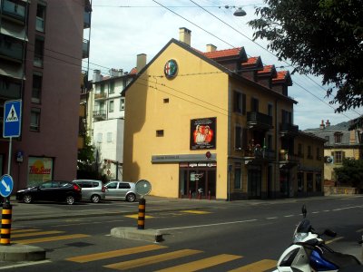 Car dealership on Av du General Guisan in Vevey
