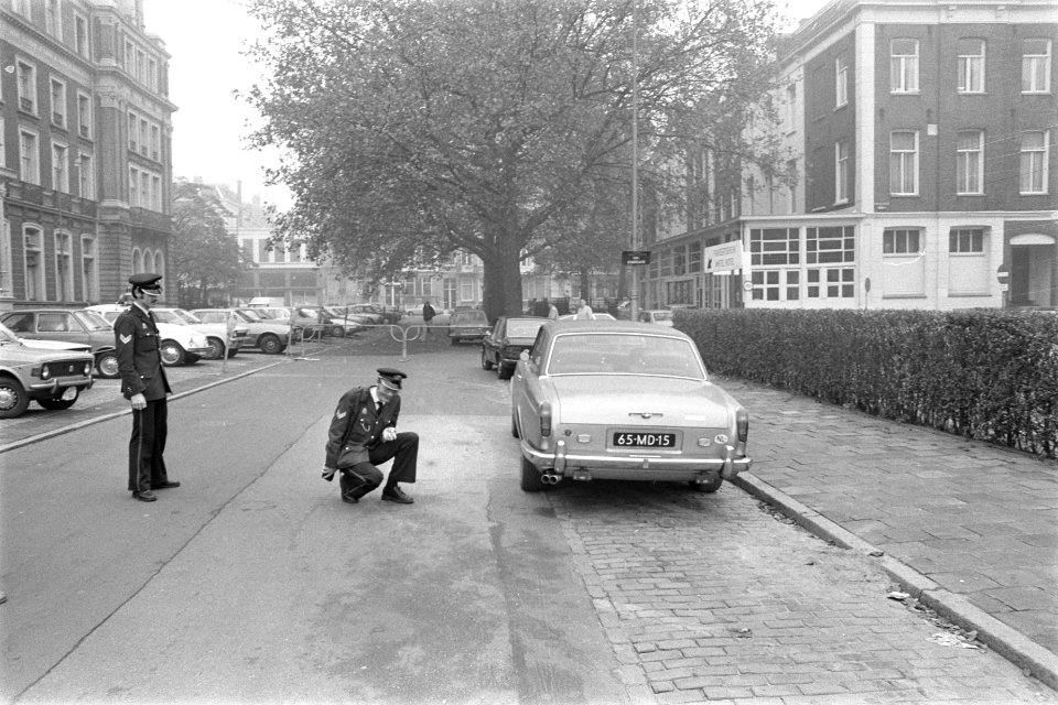 Caransa ontvoerd politie bij Rolls op Prof Tulpplein, Bestanddeelnr 929-4115