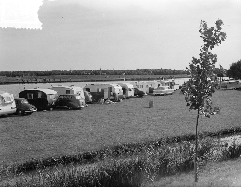 Caravanskamp in bos Amsterdam, Bestanddeelnr 905-8495