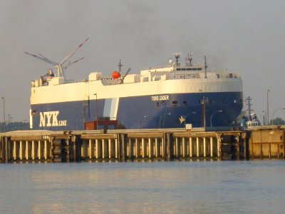Car carrier Themis Leader