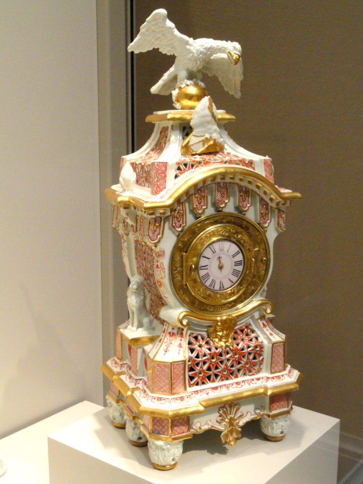 Clock, c. 1725, Du Paquier Porcelain Manufactory, Vienna, porcelain, enamels, gilding - Art Institute of Chicago - DSC00040