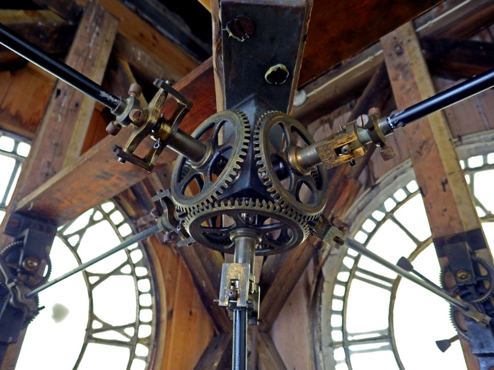 Clock, West Station, 16 Terminus Road, Bexhill (inside) (4)