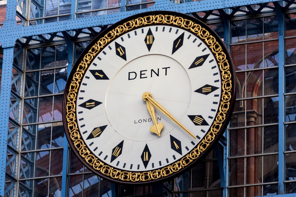 Clock, St Pancras Railway station London, England, GB, IMG 4993 edit