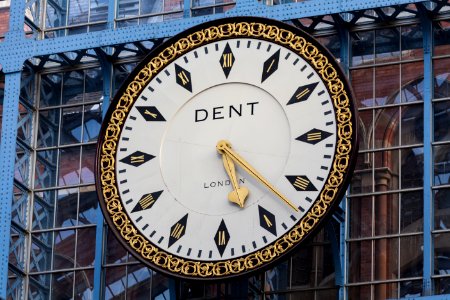 Clock, St Pancras Railway station London, England, GB, IMG 4993 edit