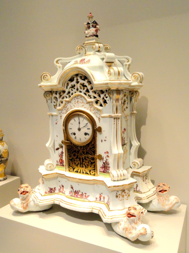 Clock, 1727-1730, Meissen Porcelain Manufactory, probably modeled by George Fritzsche, porcelain, enamels, gilding - Art Institute of Chicago - DSC00031