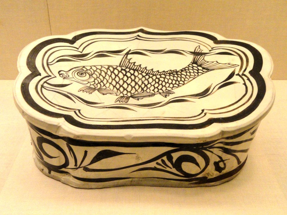 Cloud-Shaped Pillow, 12th century, Jin Dynasty, China, cizhou-type ware, stoneware with fish design in underglaze iron-brown paint - Art Institute of Chicago - DSC00275