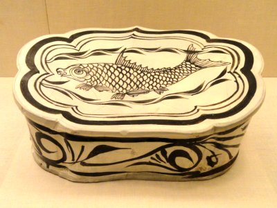 Cloud-Shaped Pillow, 12th century, Jin Dynasty, China, cizhou-type ware, stoneware with fish design in underglaze iron-brown paint - Art Institute of Chicago - DSC00275