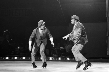 Clowns-act op de schaats, Bestanddeelnr 919-7487