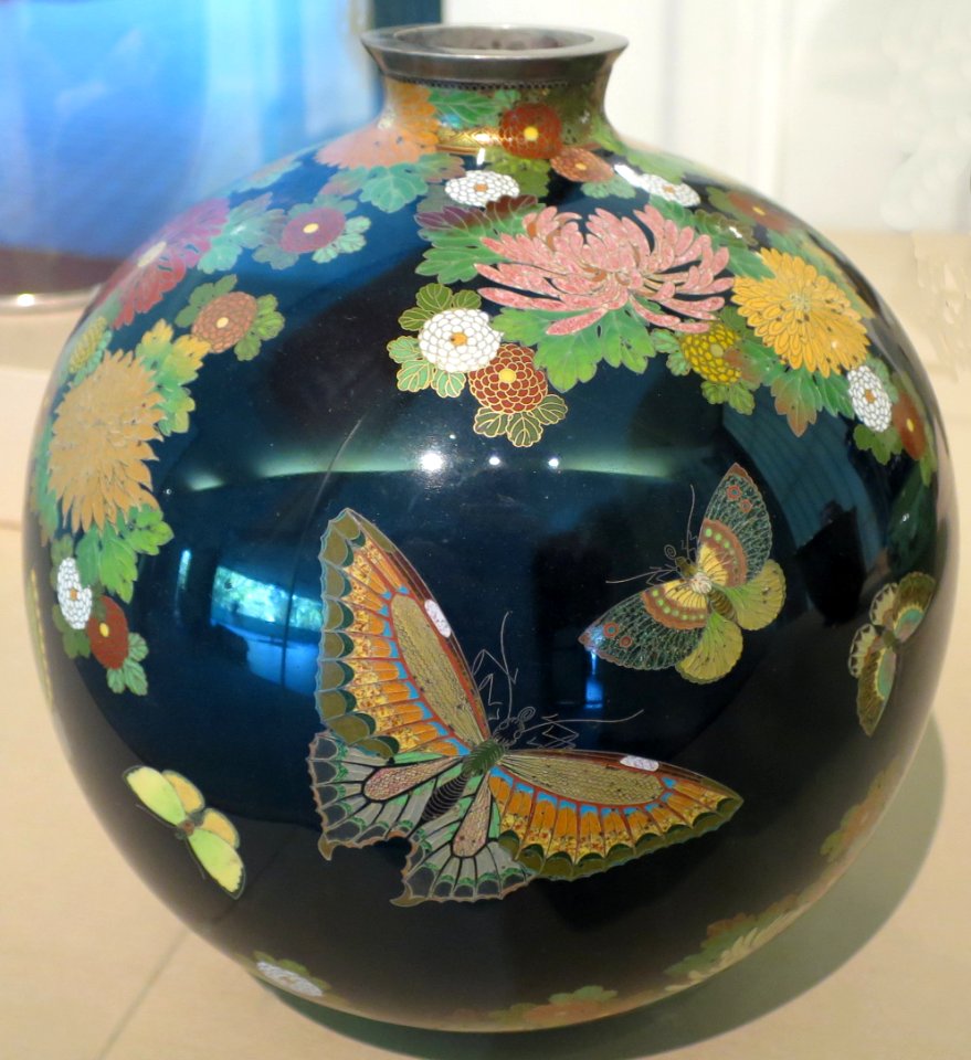 Cloisonné vase with design of butterflies and chrysanthemums by Namikawa Yasuyuki