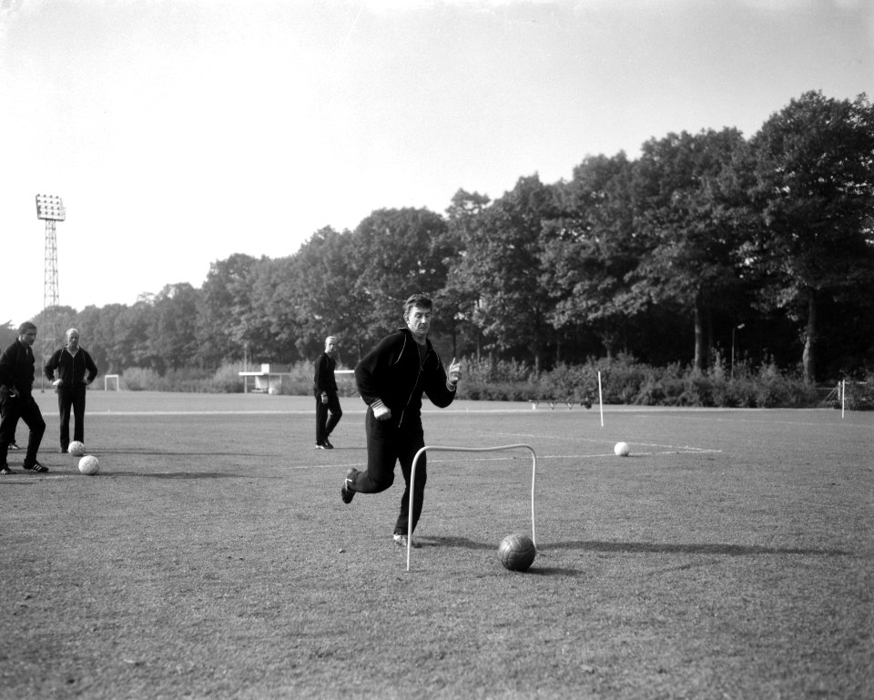 Co Prins tijdens de training, Bestanddeelnr 918-3111