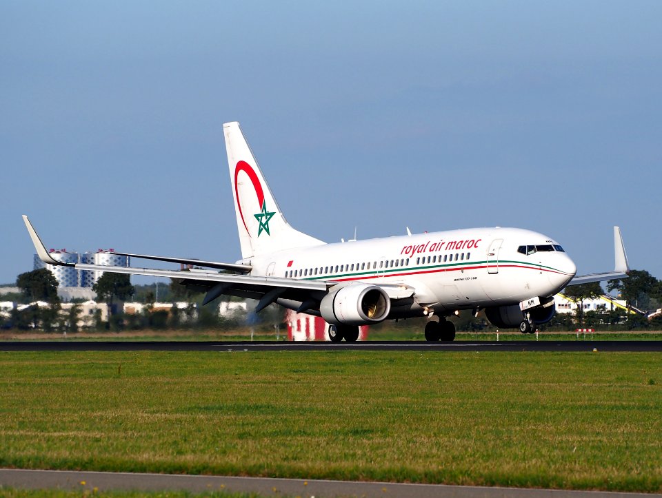 CN-RMN Royal Air Maroc Boeing 737-2B6C(A) landing at Schiphol pic2