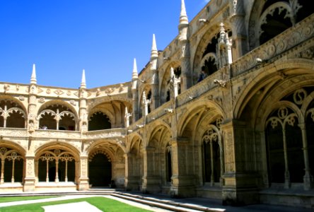 Cloisters of Mosteiro dos Jerónimos, from the ground floor, 2007-07-20-03