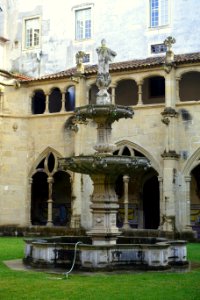Cloisters fountain - Mosteiro de Santa Cruz - Coimbra, Portugal - DSC09707