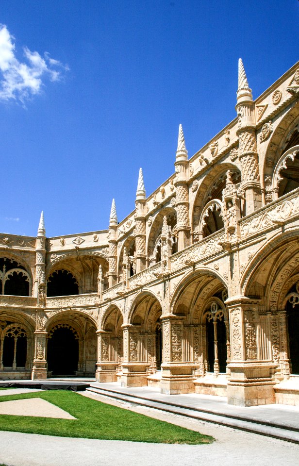 Cloisters of Mosteiro dos Jerónimos, from the ground floor, 2007-07-20, Lisbon 10