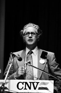CNV voorzitter V.d. Meulen tijdens zijn rede, Bestanddeelnr 930-3168