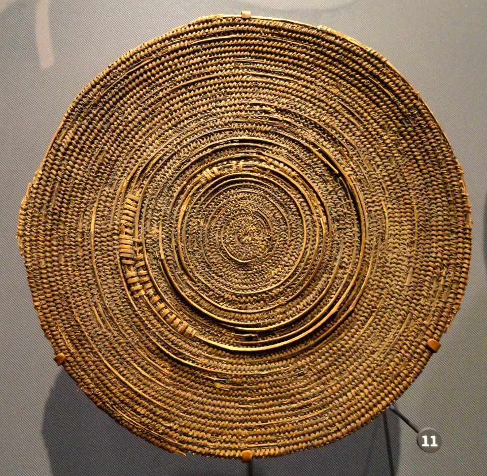 Close-coiled parching tray, 2000 BC - 500 AD, Harris Wash, Utah, plant material - Natural History Museum of Utah - DSC07335