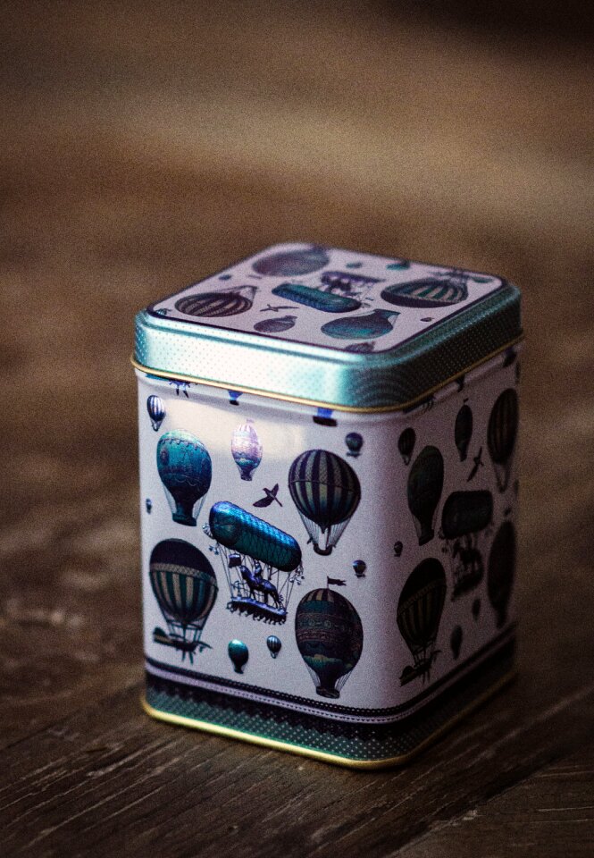 Tea caddy balloon storage