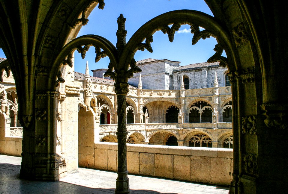 Cloisters of Mosteiro dos Jerónimos, upper floor, 2007-07-20, Lisbon 06