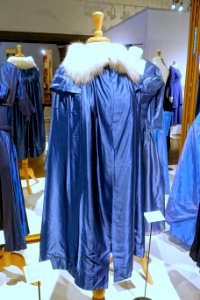 Cloak, labeled Albert Phillips, 1910-1920, silk, fur - Musée de la mode - Montreal, Canada - DSC07162