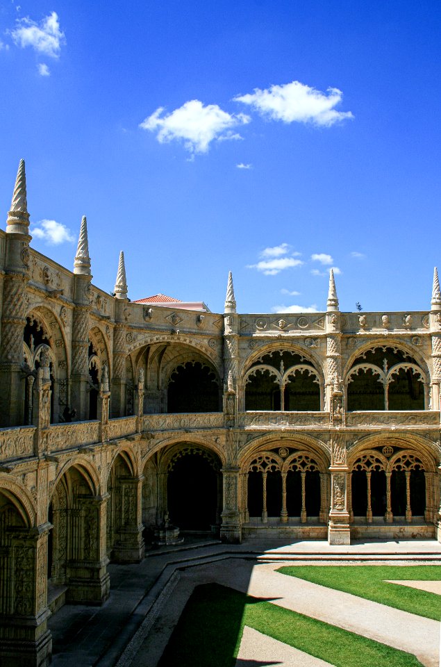 Cloisters of Mosteiro dos Jerónimos, upper floor, 2007-07-20, Lisbon 08