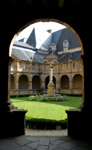 Cloître de la Basilique Sainte-Anne d'Auray 19082019 1 7199