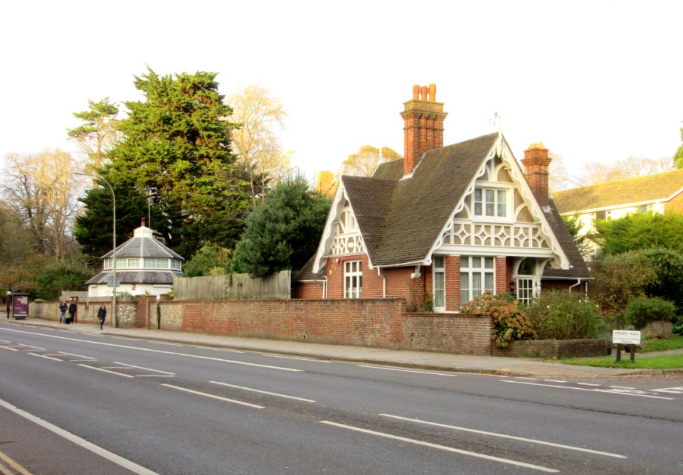 Cliveden Lodge, London Road, Withdean (NHLE Code 1381678) (November 2015) (3)