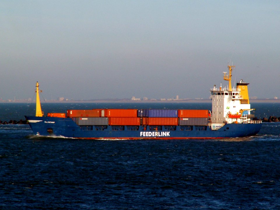Clontarf leaving Port of Rotterdam 29-Jan-2006