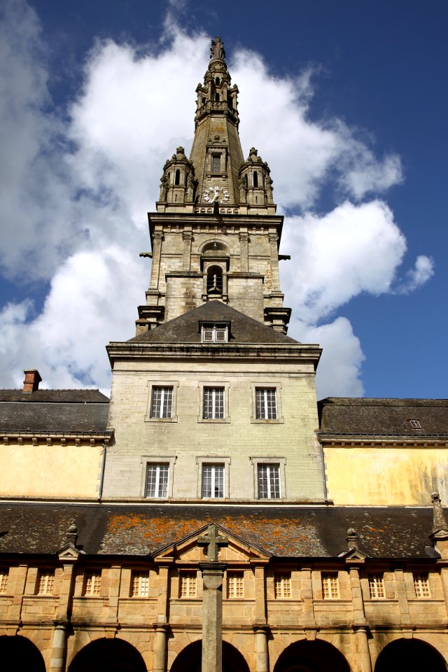 Cloître de la Basilique Sainte-Anne d'Auray 19082019 3 7239