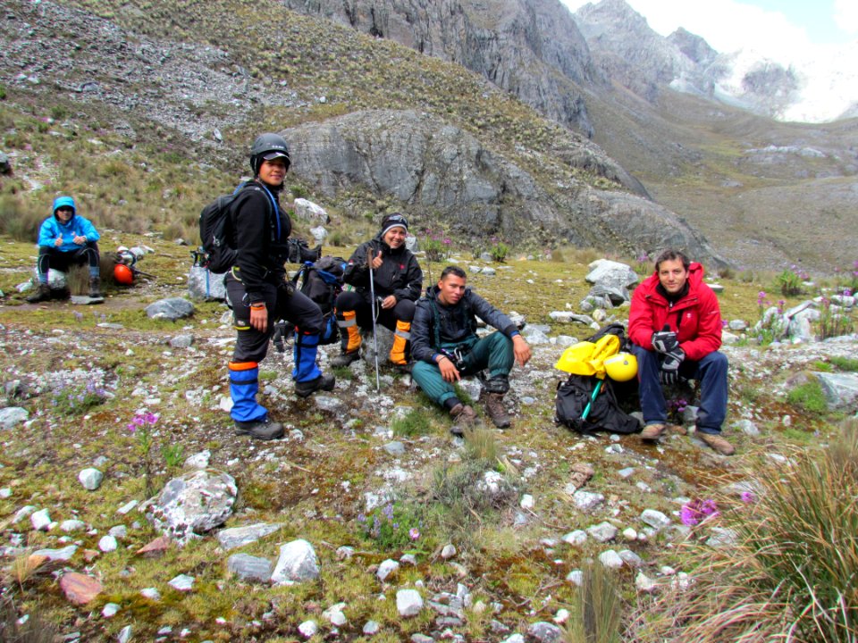 Climbers on cruise Mucuy-Mucunutan in El Suero Lagoon