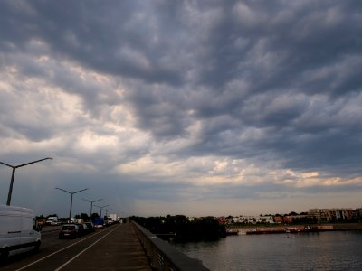Clouds near thunderstorm from Wasserstadtbrücke 2019-06-03 09