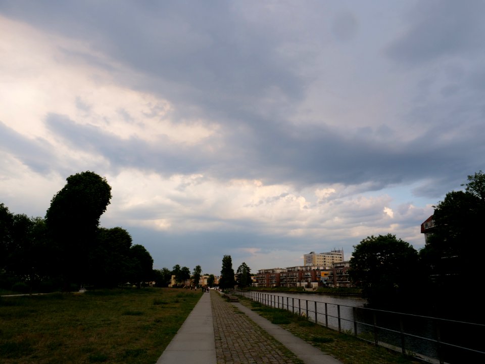 Clouds near thunderstorm from Maselakepark 2019-06-03 01