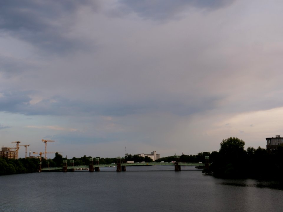 Clouds near thunderstorm from Wasserstadtbrücke 2019-06-03 03