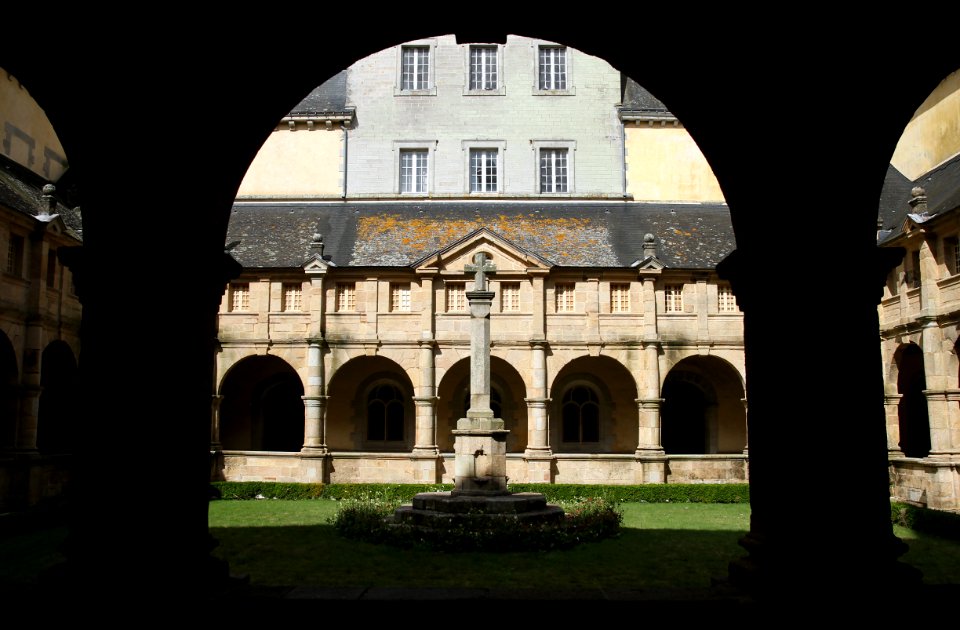 Cloître de la Basilique Sainte-Anne d'Auray 19082019 2 7233