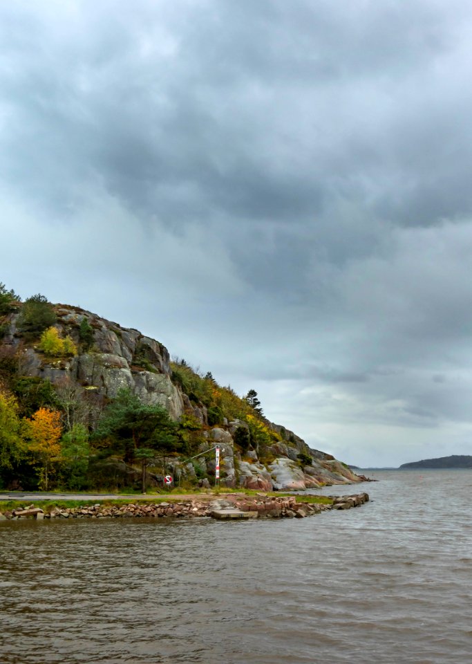 Cliff in Sandvik in the rain 2